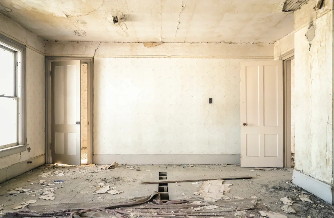 Waste disposal crew managing a cleanout project in Sahuarita